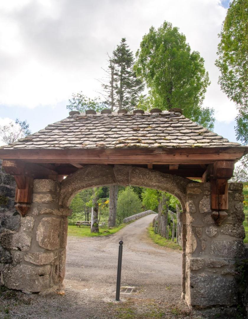 Gite De La Grange - Domaine De Coulagnettes Serverette Exterior foto