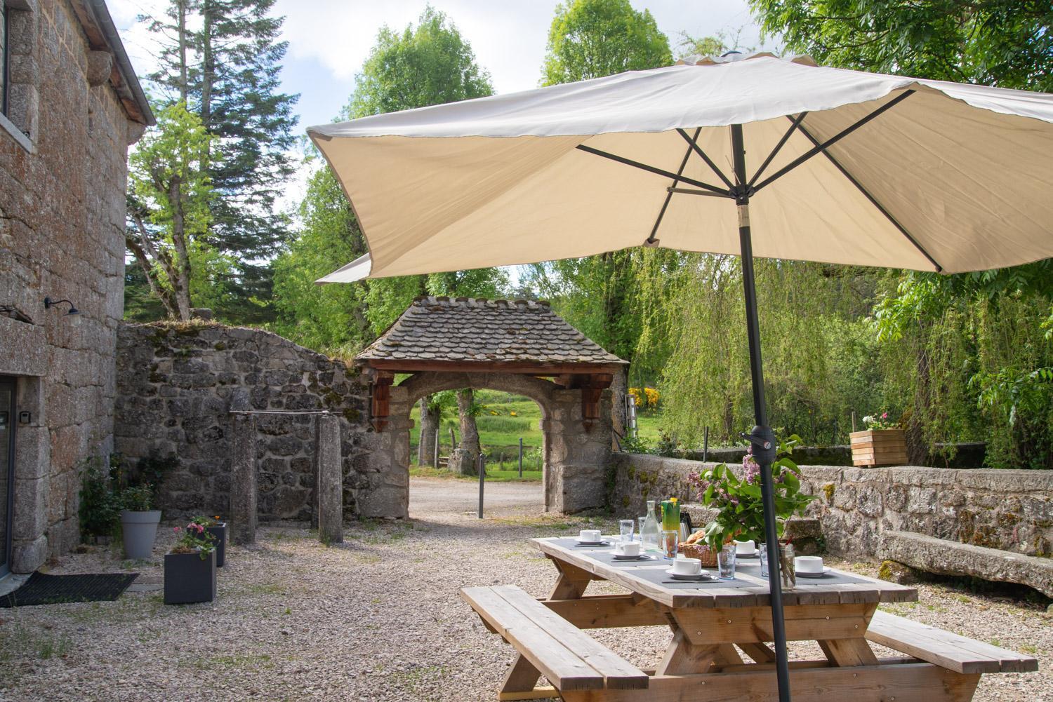 Gite De La Grange - Domaine De Coulagnettes Serverette Exterior foto
